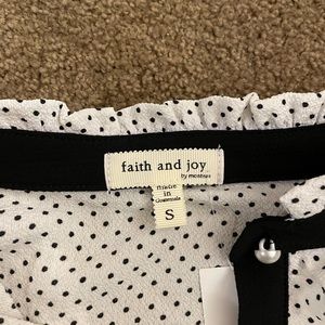 Polka dot sleeve less top